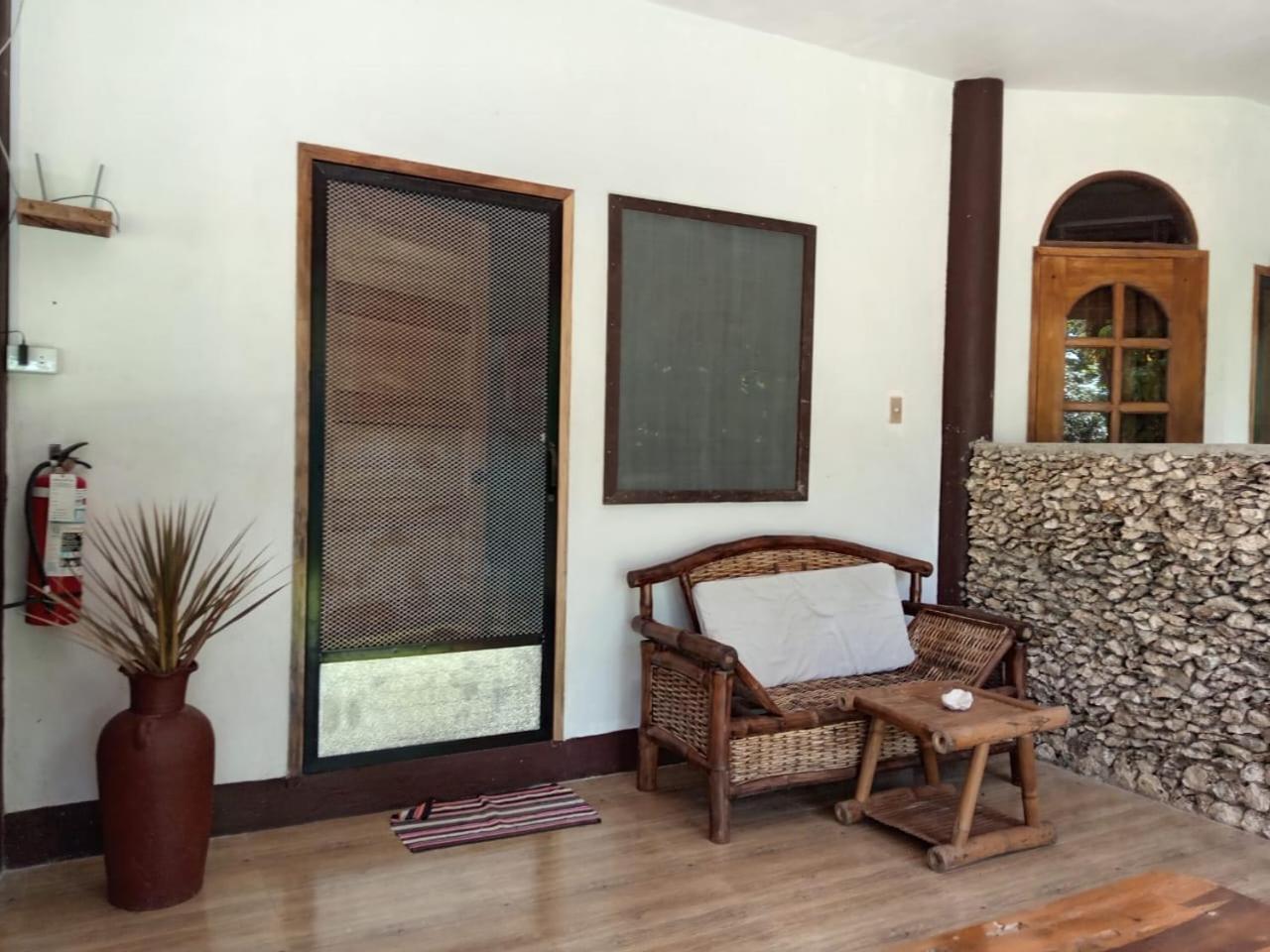 Chelle'S Guesthouse And Backpackers Siquijor Exterior foto
